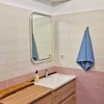 Otra vista del baño de la casa rural La Abejera